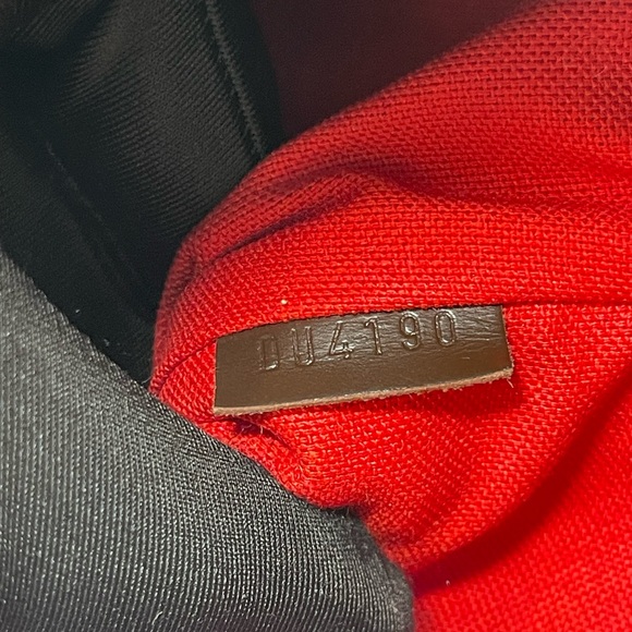 Louis Vuitton Bloombury PM - Picture 8 of 16